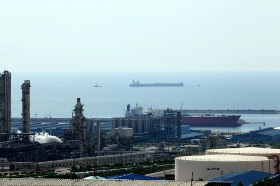 伊朗以色列能源战升级，南帕尔斯气田遭袭后波斯湾多国设施告急；特朗普呼吁盟友行动，原油市场剧烈震荡。