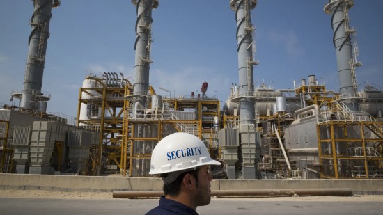 特朗普发出严厉警告；伊朗若持续袭击卡塔尔能源设施，美国将采取极端措施。