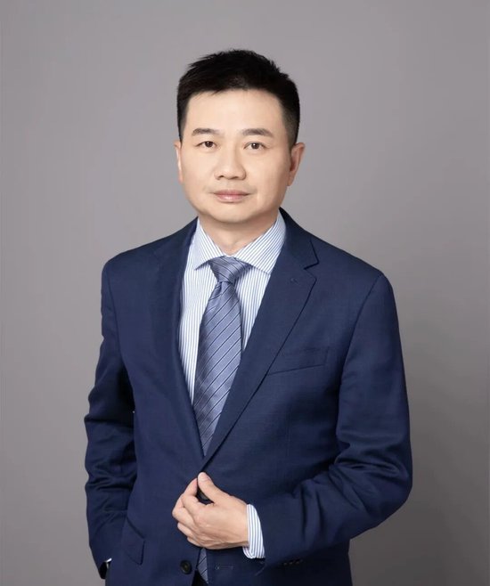 长信基金董事长调整完成，刘元瑞卸任后仍分管资管；肖剑接任，员工持股平台凸显激励价值。