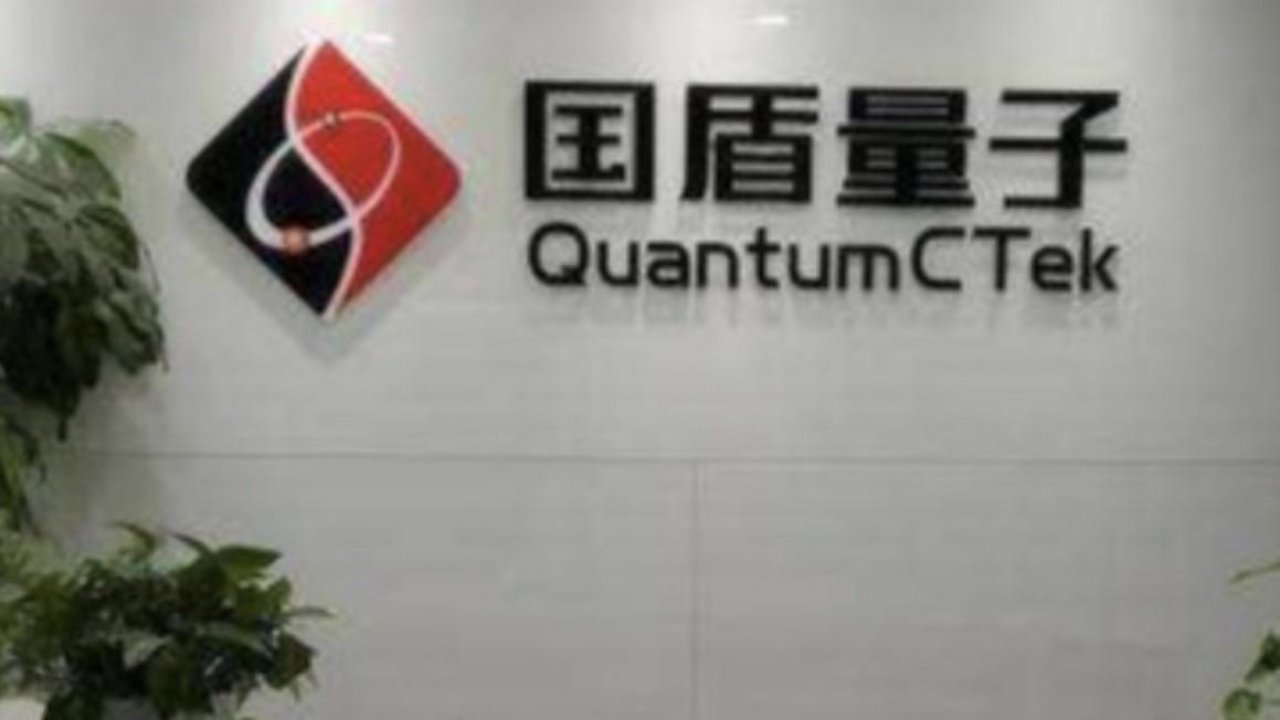  硅基奇迹：一颗原子级芯片如何破解量子计算的实用化困局 新闻