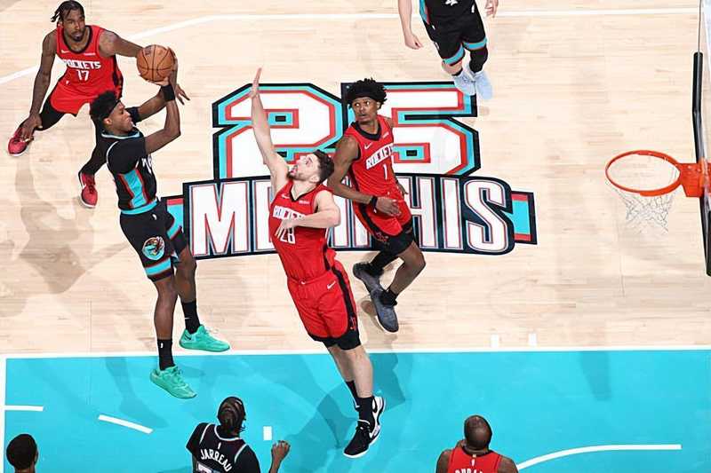  职业困惑与机遇重塑：从边缘人到得分王的高效进化之路 体育新闻