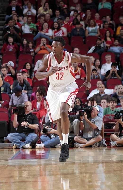 数据拆解2009榜眼塔比特:NBA失意者的技术档案与非洲篮球破壁人 体育新闻