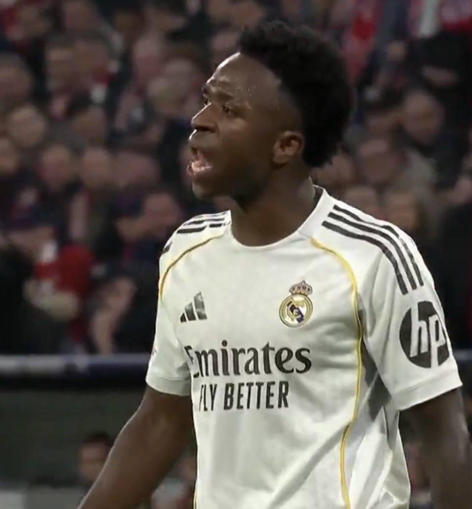  欧冠出局夜的双面镜像：从技术统计到领袖基因的深度解构 体育新闻