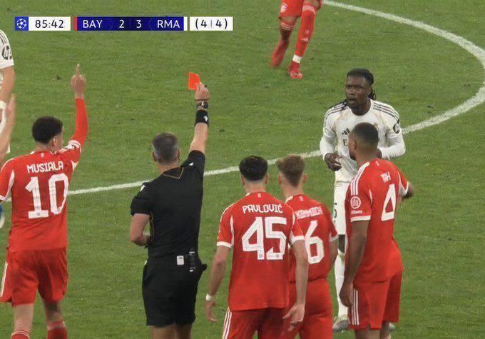  欧冠出局夜的双面镜像：从技术统计到领袖基因的深度解构 体育新闻