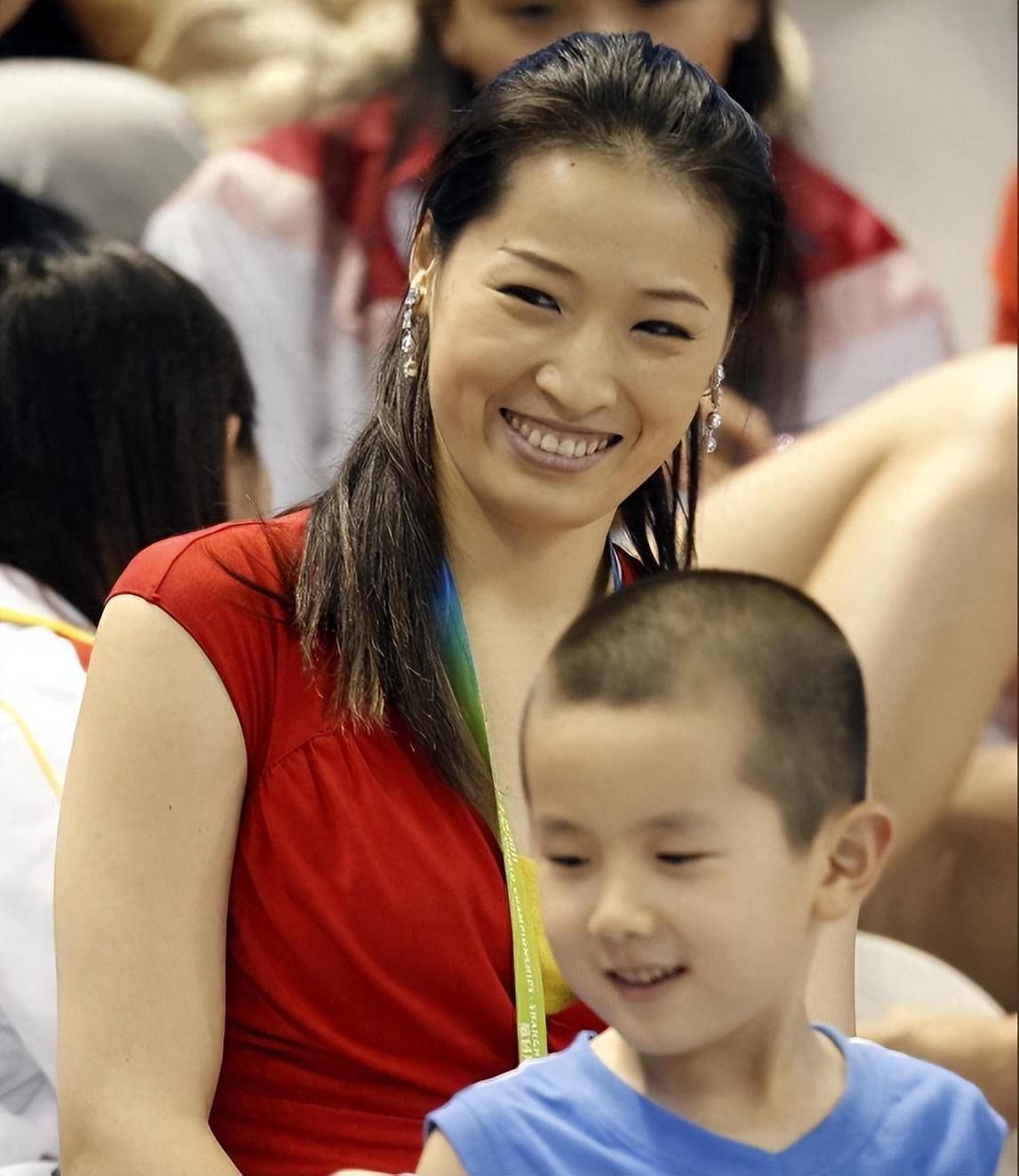  从泳坛新星到蛙后加冕：罗雪娟黄金职业生涯技术复盘 体育新闻